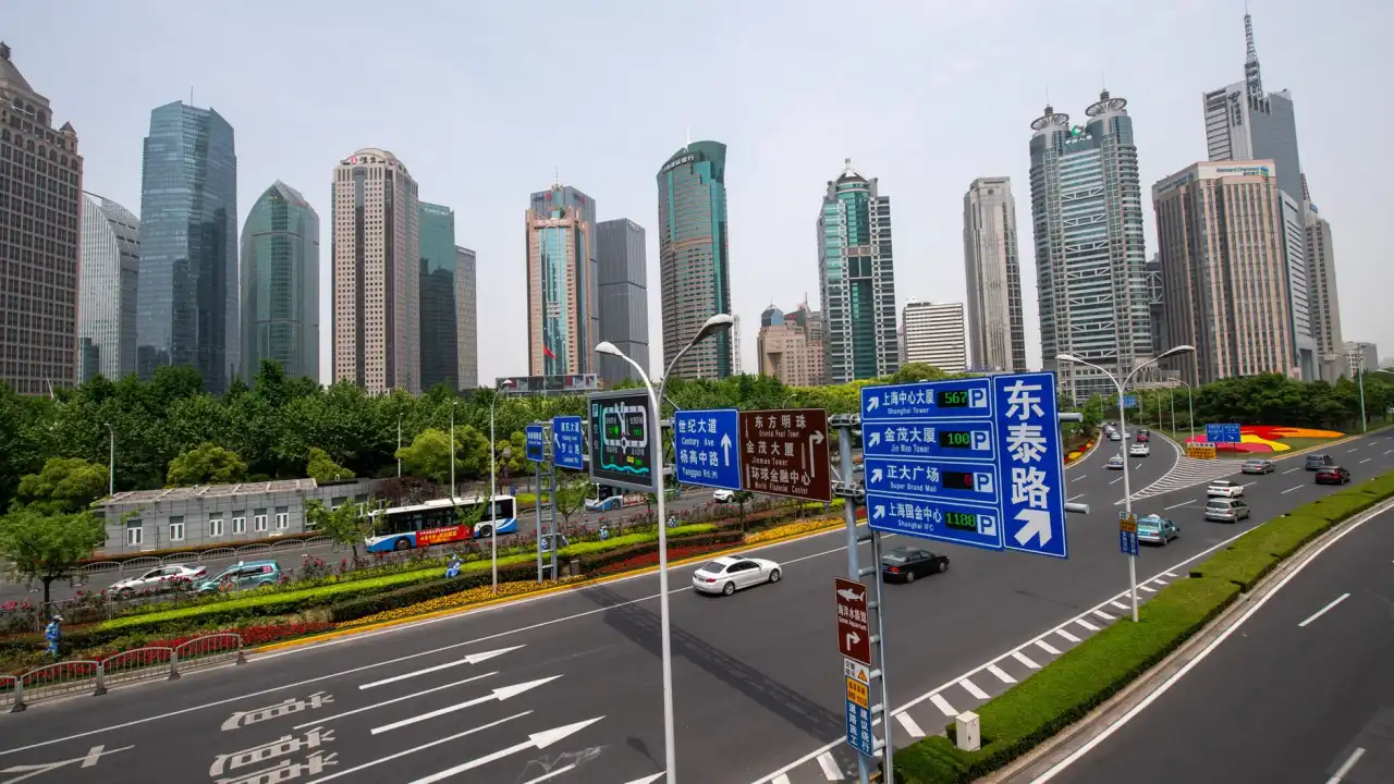 2025年网站建设技术趋势：响应式设计与AI驱动的用户体验优化
