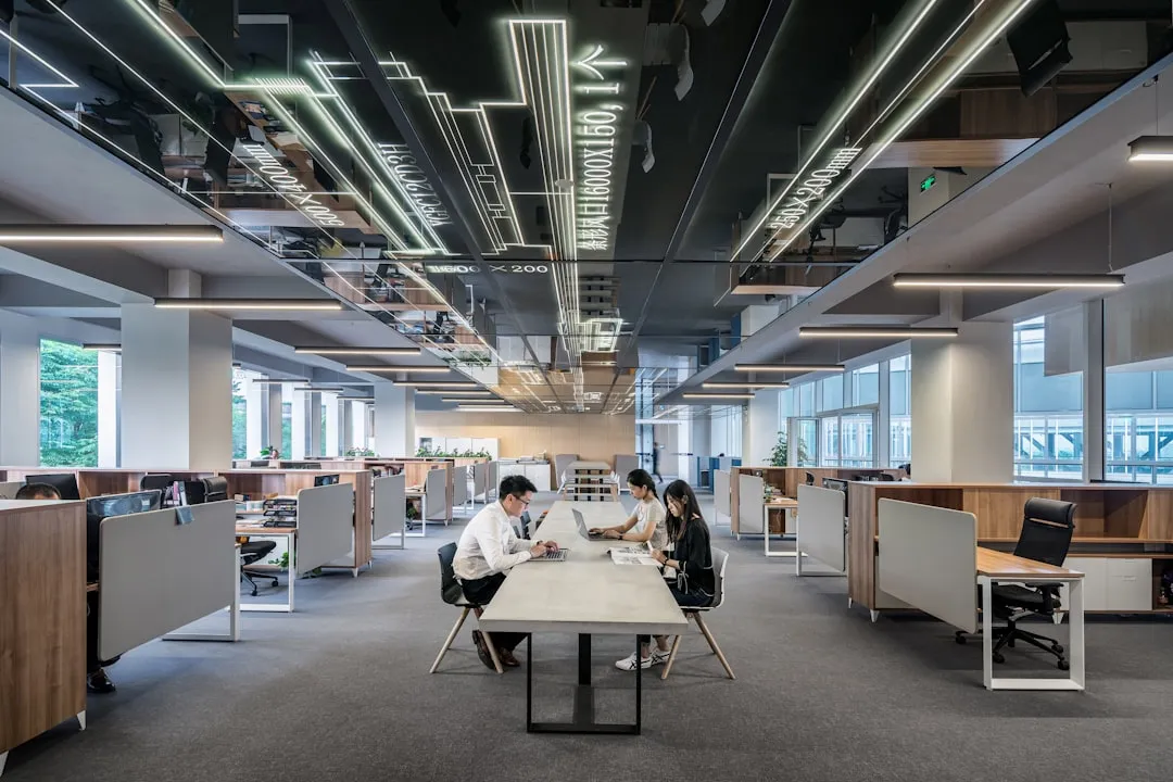 重庆企业官网建设服务对比：模板建站与定制开发的差异解析正文配图 2