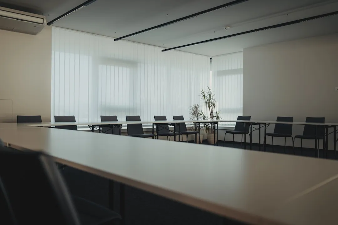重庆企业官网建设中的响应式布局技术要点与适配方案